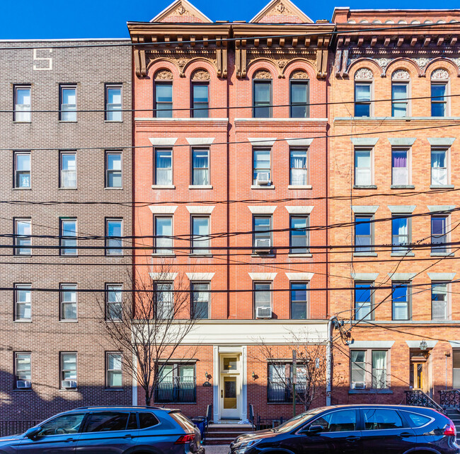 814 Willow Ave in Hoboken, NJ - Foto de edificio - Building Photo