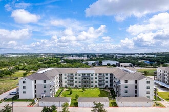 Local Dripping Springs in Dripping Springs, TX - Foto de edificio - Building Photo