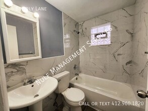 436 Brierly Ln in West Mifflin, PA - Building Photo - Building Photo