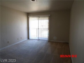 5163 Indian River Dr in Las Vegas, NV - Building Photo - Building Photo