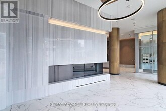 15 Queens Quay E in Toronto, ON - Building Photo - Building Photo