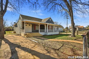 202 Helena St in San Antonio, TX - Building Photo