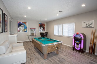 Magnolia Lake Apartments in Wichita, KS - Building Photo - Interior Photo