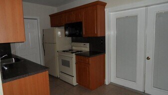 700 N 70th Ave in Hollywood, FL - Building Photo