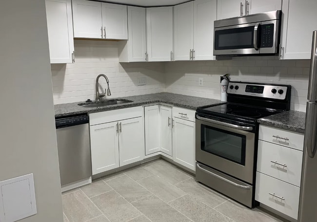 property at 2901 King Pl NE