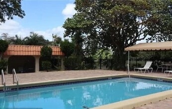 5961 N Falls Circle Dr, Unit 204 in Lauderhill, FL - Building Photo - Building Photo