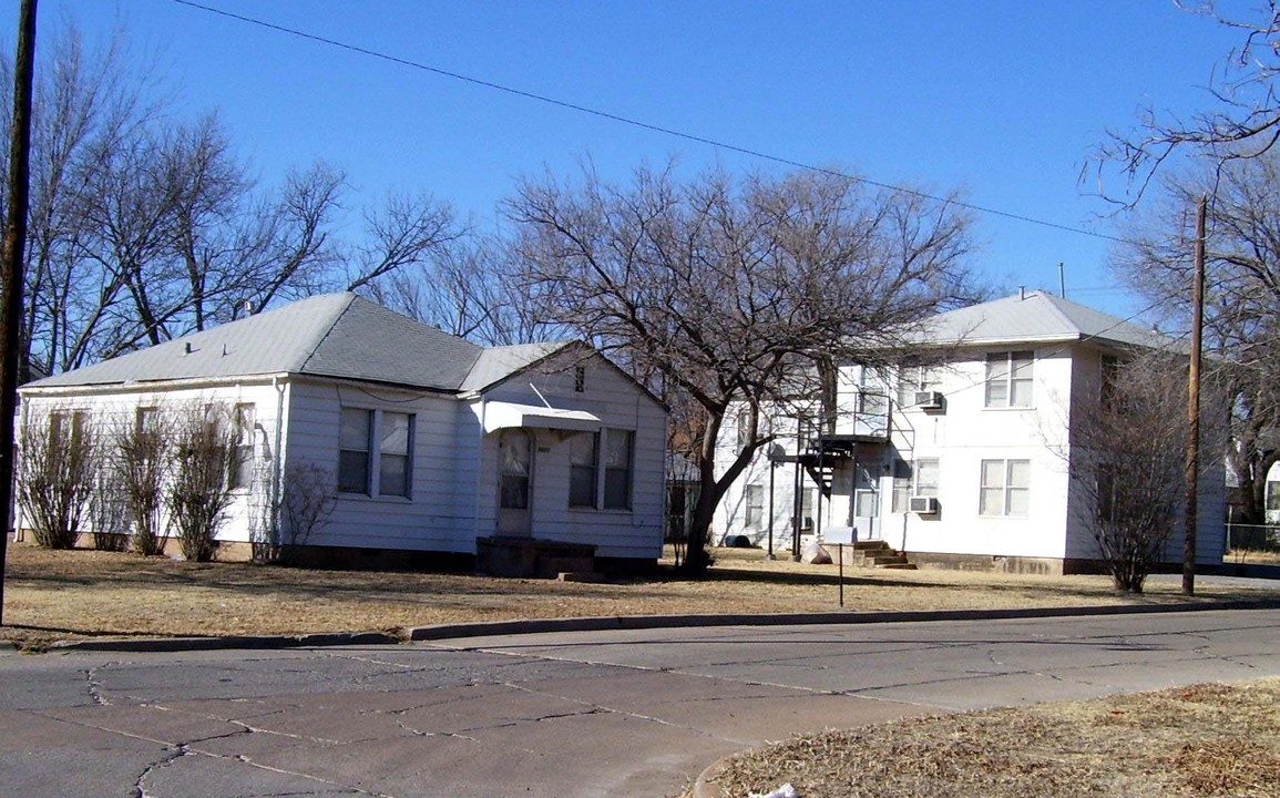 304 NW 16th St in Lawton, OK - Building Photo