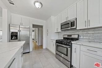 10731 Gothic Ave in Los Angeles, CA - Building Photo - Building Photo
