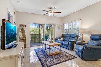 4530 Botanical Pl Cir in Naples, FL - Foto de edificio - Building Photo