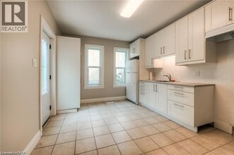 58 Cedar St N in Kitchener, ON - Building Photo - Building Photo