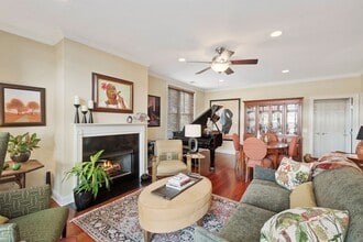 1056 W Lawrence Ave in Chicago, IL - Building Photo - Building Photo