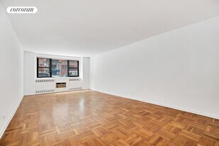 315 E 72nd St in New York, NY - Building Photo