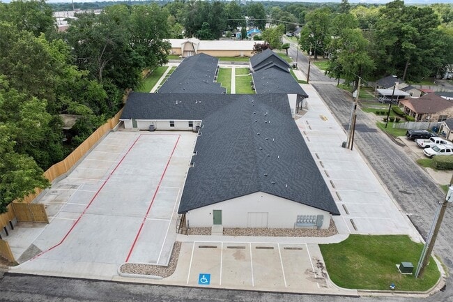 316 W 7th St in Mount Pleasant, TX - Foto de edificio - Building Photo