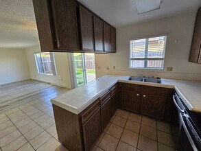 7484-86 Armstrong Pl-Unit -7486 in San Diego, CA - Building Photo - Building Photo