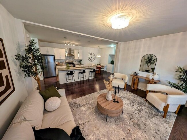 645 Kingsbury Ave in Winnipeg, MB - Building Photo - Building Photo