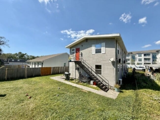 1045 11th Ave NW in Largo, FL - Building Photo - Building Photo