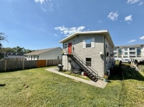 1045 11th Ave NW in Largo, FL - Building Photo - Building Photo