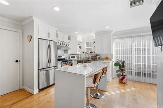 37 E Howard St in Pasadena, CA - Building Photo - Building Photo