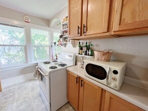 1106 Bush St, Unit 2 in Red Wing, MN - Foto de edificio - Building Photo