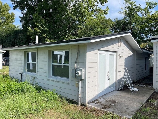 property at 1224 SE 10th St
