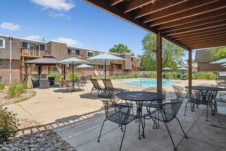 Lantern Square Apartments in Waterloo, IA - Foto de edificio - Building Photo