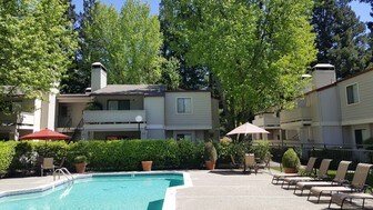 Avondale Apartments in Sacramento, CA - Building Photo