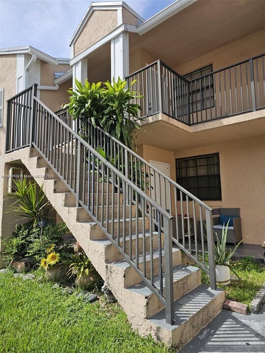 1002 Adams Ave in Homestead, FL - Building Photo