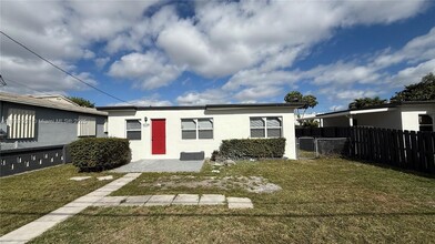 1229 NW 72nd St in Miami, FL - Building Photo - Building Photo