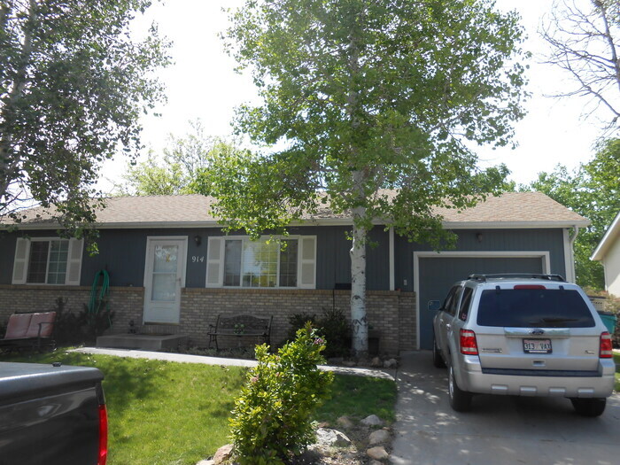 914 Canyon Ct in Windsor, CO - Building Photo