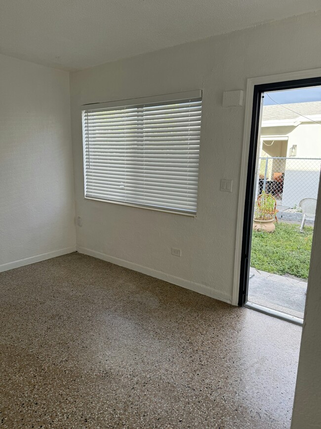 82 W 15th St in Hialeah, FL - Building Photo - Building Photo