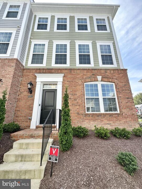 395 Buckeye Cir in La Plata, MD - Foto de edificio