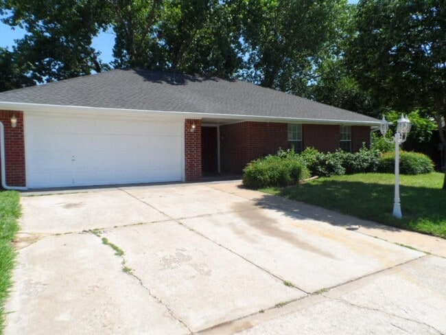 2305 Carolyn Ct in Norman, OK - Building Photo - Building Photo