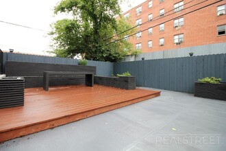 1178 Gates Ave in Brooklyn, NY - Foto de edificio - Floor Plan