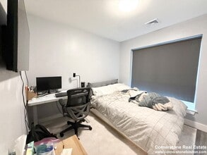 55 W Fifth St, Unit 408 in Boston, MA - Building Photo - Building Photo