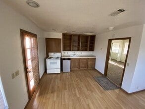 7905 Curbaril Ave in Atascadero, CA - Building Photo - Building Photo