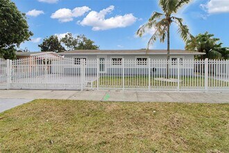 11740 SW 182nd Terrace in Miami, FL - Building Photo - Building Photo