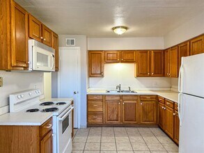 2102 5th Ave N-Unit -7 in Texas City, TX - Building Photo - Building Photo