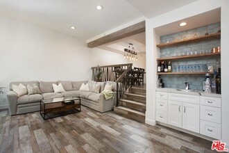 18755 Hatteras St in Los Angeles, CA - Building Photo - Building Photo
