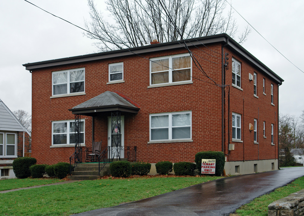 7 Sanders Dr in Florence, KY - Building Photo