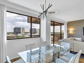 49 Briar Hollow Ln in Houston, TX - Building Photo - Building Photo