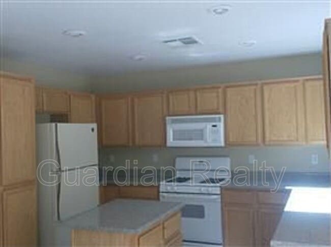 9481 Grandview Spring Ave in Las Vegas, NV - Building Photo - Building Photo