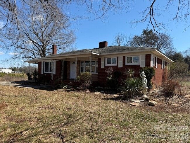 5703 North Carolina Hwy 150 in Maiden, NC - Foto de edificio - Building Photo