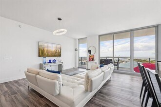 5120 Marina Wy in Tampa, FL - Building Photo - Building Photo