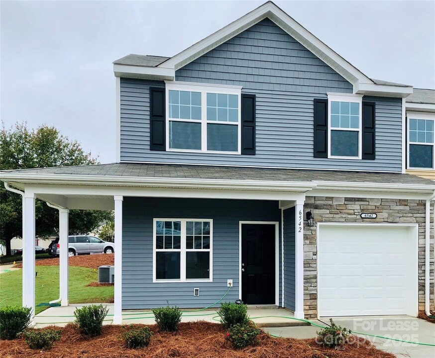6542 Revolutionary Trail in Charlotte, NC - Building Photo