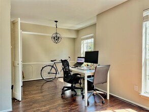 357 N Post Oak Ln in Houston, TX - Foto de edificio - Building Photo