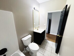 811 Edmondson Ave in Catonsville, MD - Foto de edificio - Building Photo