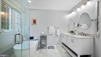 13667 St Johns Wood Pl in Herndon, VA - Building Photo