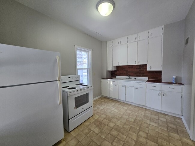 209 Maple St in Crookston, MN - Building Photo - Building Photo