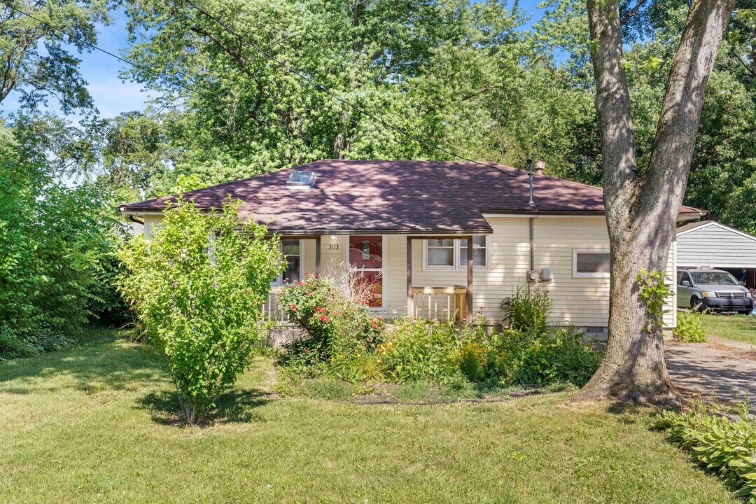 3113 Oakwood St in Portage, IN - Building Photo