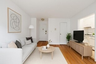 340 E 58th St in New York, NY - Building Photo